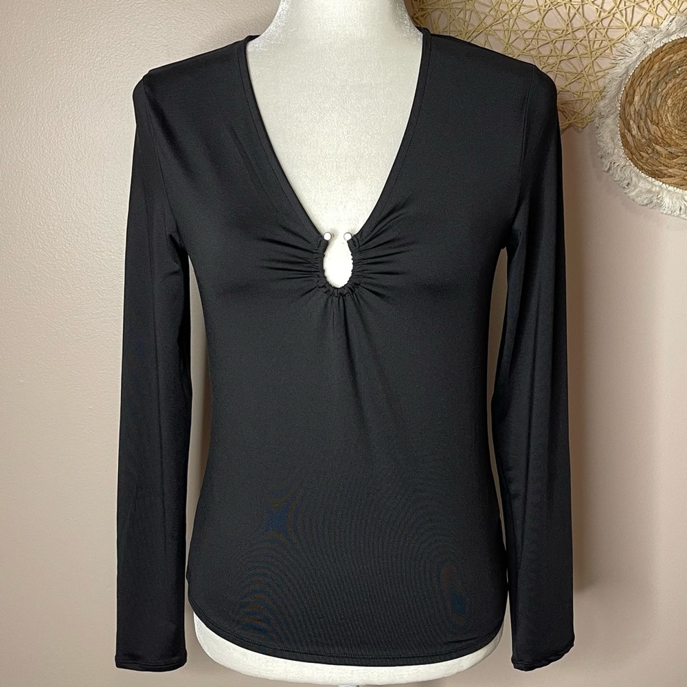 NWT H&M Black Stretch Jersey V-Neck Long Sleeve Top with Buckle Detail - medium